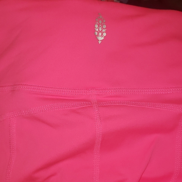 NWOT! High-Rise 3/4 Length Rise Up Leggings - Picture 7 of 8